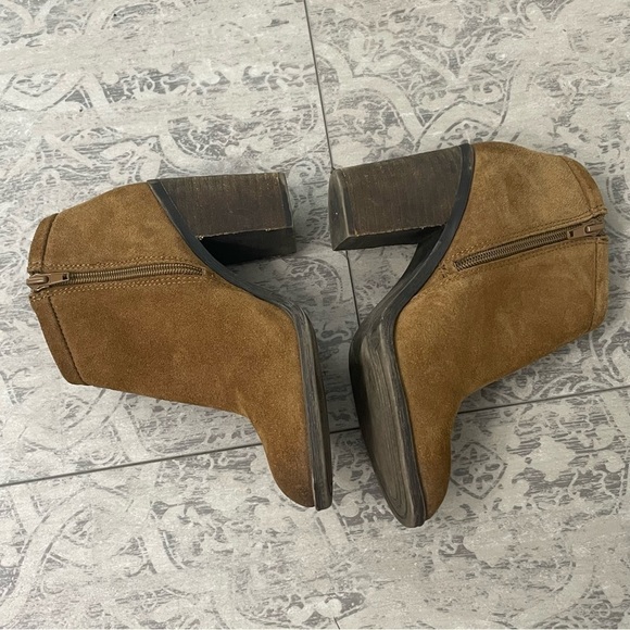 Lucky Brand Camel Brown Suede Ankle Bootie Boots SZ 6 - Picture 2 of 9